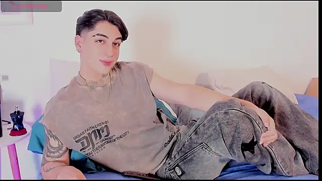 Thiago angel online show from April 25, 3:20 am