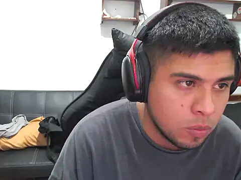 axellrz  online show from April 3, 11:40 am