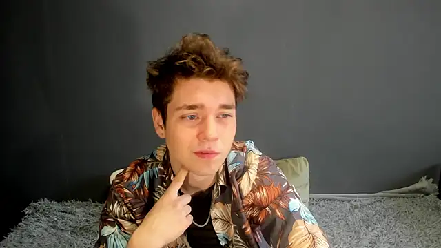 zeriax online show from April 19, 2:22 am