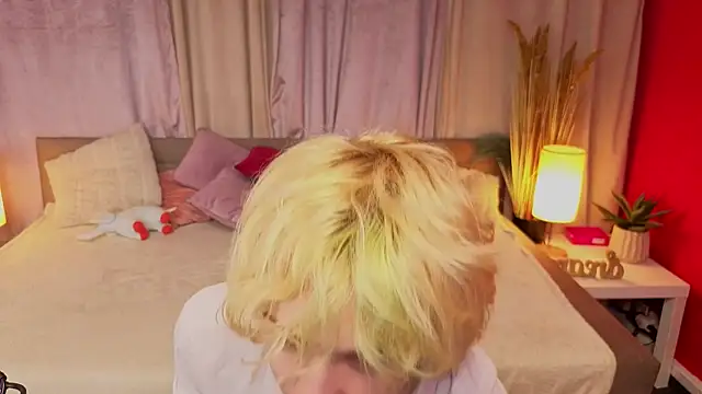 JameMilann online show from April 18, 6:37 am