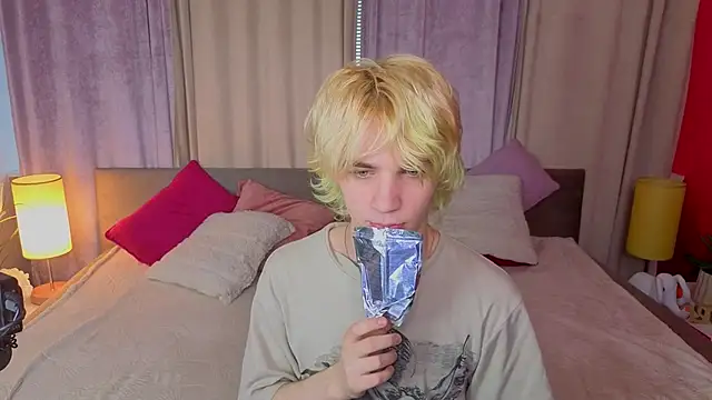 JameMilann online show from April 11, 7:45 am