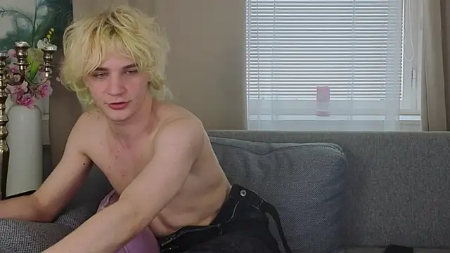 JameMilann online show from April 25, 12:41 pm