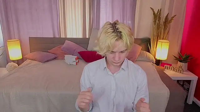 JameMilann online show from April 23, 12:29 pm