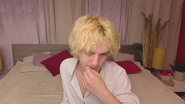 JameMilann online show from April 17, 6:16 am