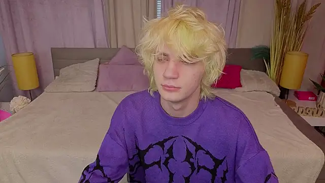 JameMilann online show from April 20, 6:27 am