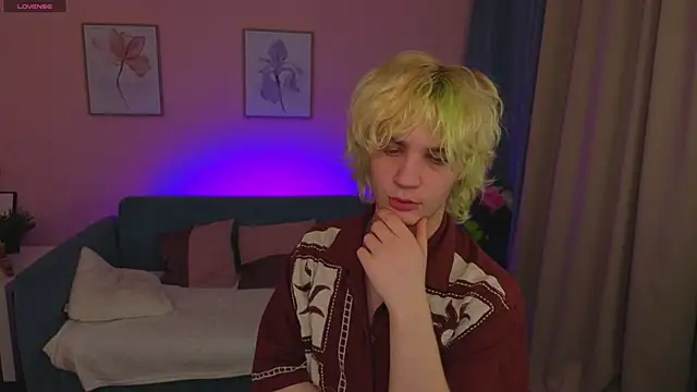 JameMilann online show from April 15, 8:42 pm