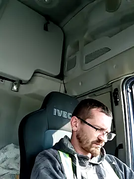 jozsi1995 online show from April 21, 6:30 am