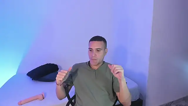 Axel  fierro online show from April 18, 8:09 pm