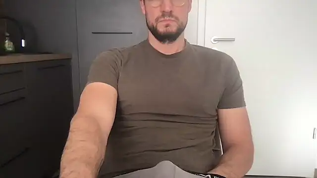 YoloNude online show from April 7, 7:19 am