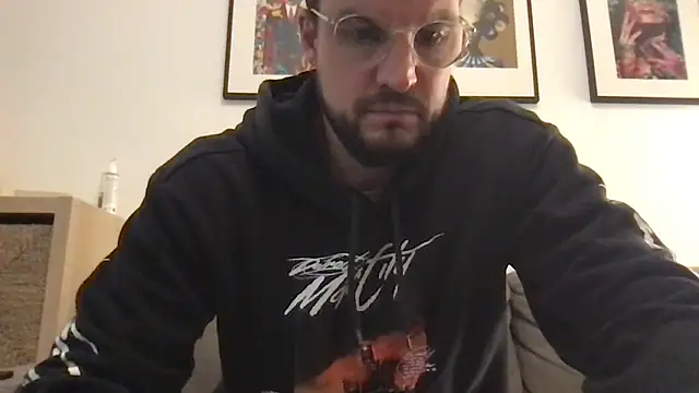 YoloNude online show from April 9, 8:48 pm