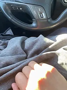 nerofu84 online show from April 7, 9:15 pm