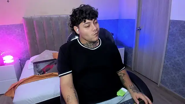 DAMON SALVATTORE online show from April 18, 3:52 am