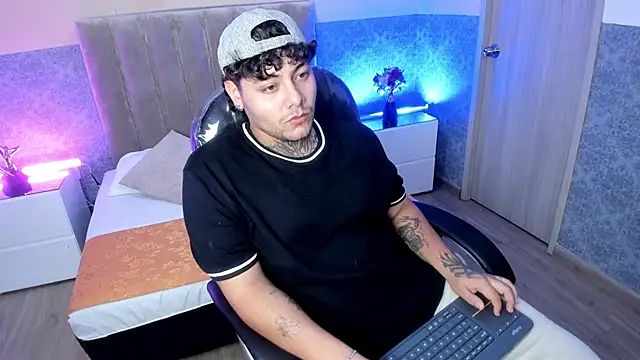 DAMON SALVATTORE online show from April 21, 3:23 am