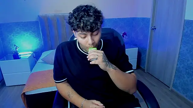 DAMON SALVATTORE online show from April 16, 3:28 am