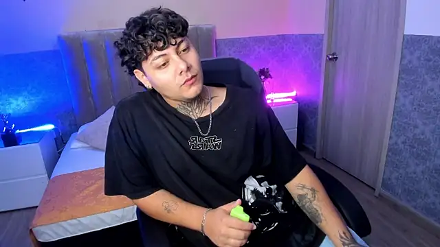 DAMON SALVATTORE online show from April 22, 3:35 am