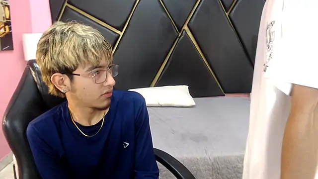 Juan saul1 online show from April 21, 10:32 am