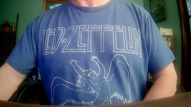 ilundercover online show from April 25, 11:02 am