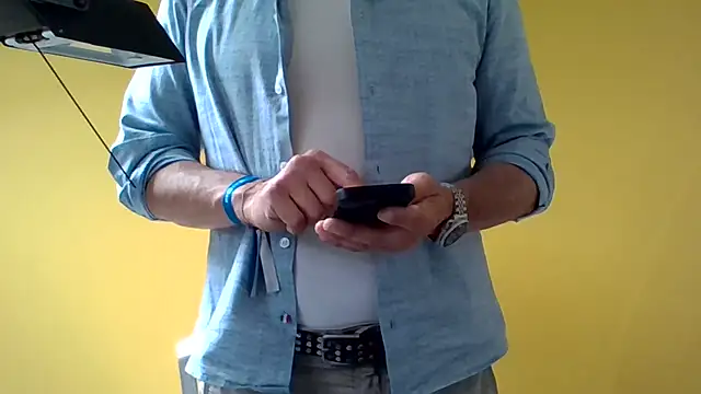 jjjust curiousss online show from April 17, 10:51 am