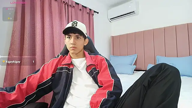 Valentino Rey online show from April 21, 12:33 pm