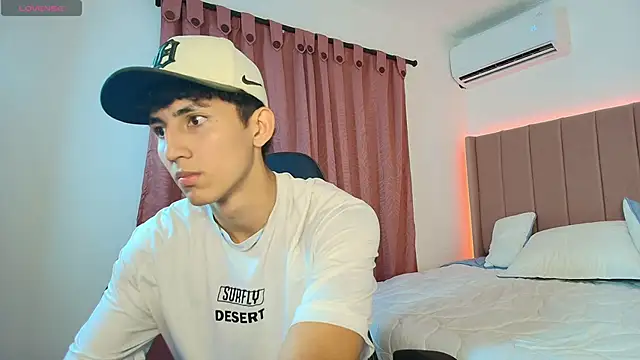 Valentino Rey online show from April 20, 12:08 pm