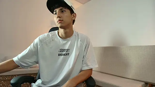 Valentino Rey online show from April 24, 12:18 pm