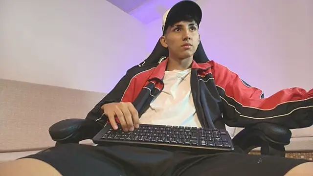 Valentino Rey online show from April 29, 12:10 pm