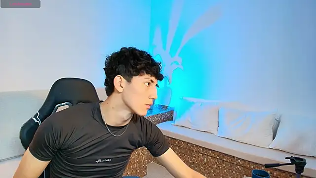 Valentino Rey online show from April 14, 12:05 pm