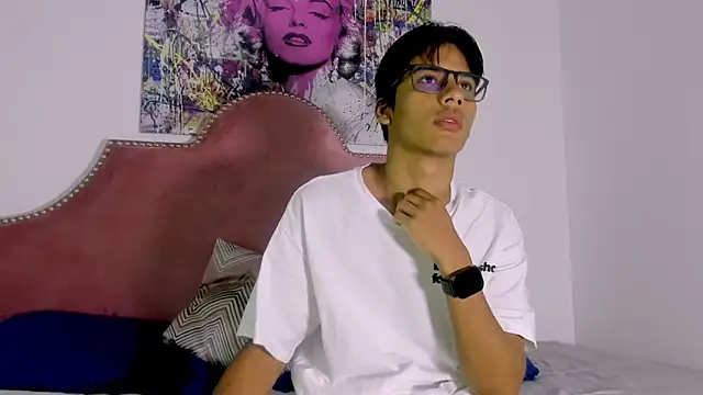 LiamKron online show from April 16, 11:10 am