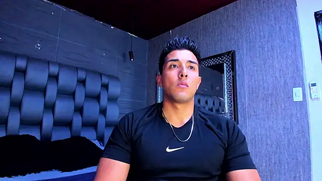 alangreek1 online show from April 19, 8:33 pm
