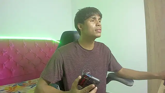 skinny sam online show from April 22, 3:46 am