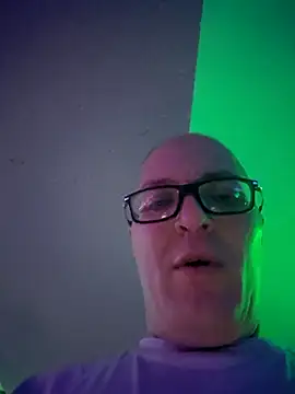 chronic vibez online show from April 15, 7:58 pm