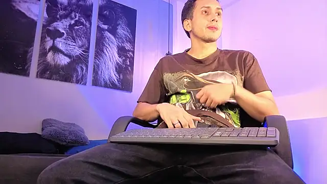 Zack isback online show from April 24, 7:49 pm