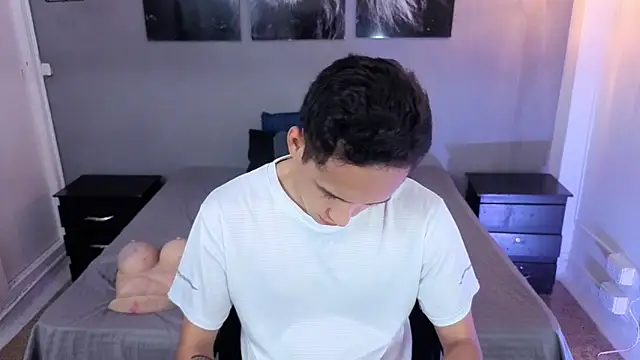 Zack isback online show from April 25, 7:33 pm