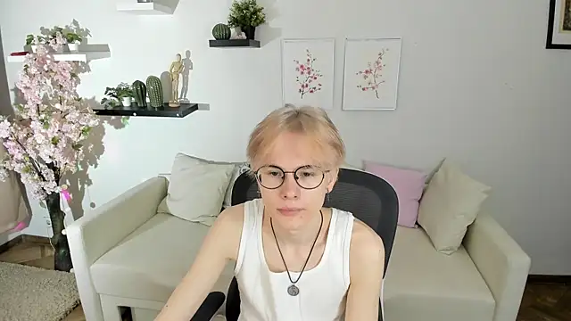 Liam Blair online show from April 14, 5:40 am