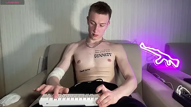Travis Gracile online show from June 15, 9:12 am