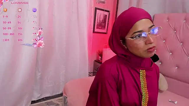 NadiaKarim  online show from May 4, 12:07 pm