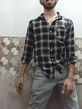 itsmemadhu2019 online show from May 21, 9:52 pm
