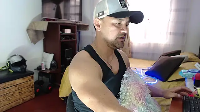 AlejoMoretti online show from May 15, 4:37 pm