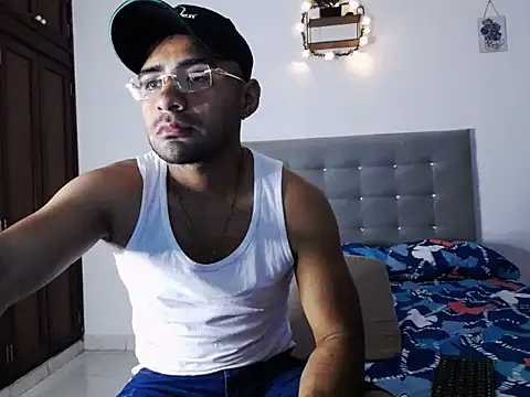 zeussexyhot online show from April 23, 3:55 am