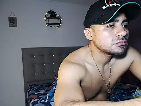 zeussexyhot online show from April 27, 5:26 am