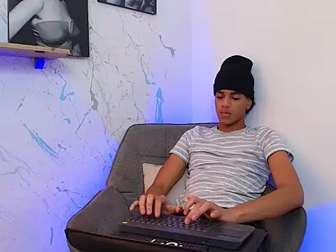 Gabriiel maddox online show from April 15, 7:58 pm