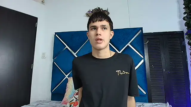 EdwinBoys online show from June 8, 2:18 pm