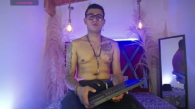 Nickk 21  online show from May 8, 1:00 pm