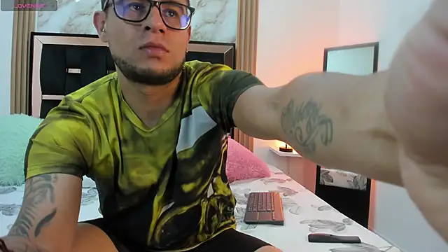 Nickk 21  online show from May 4, 1:46 pm