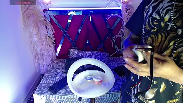 Nickk 21  online show from May 11, 1:13 pm