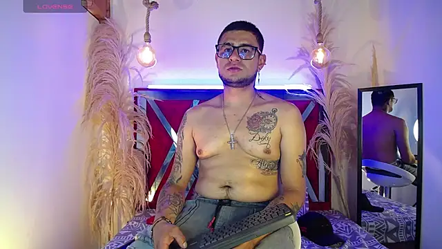 Nickk 21  online show from May 6, 2:06 pm