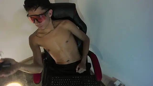 ryanlatiin online show from April 23, 12:29 pm