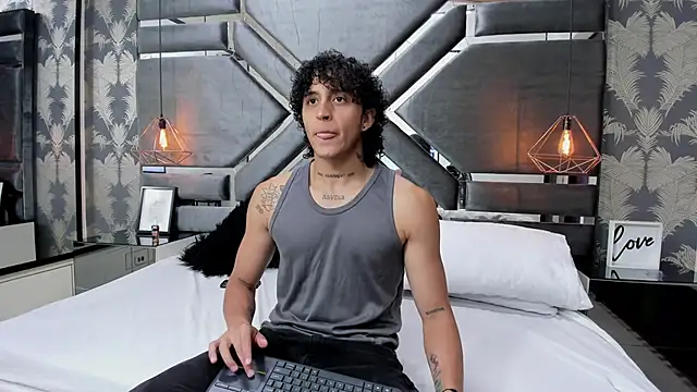 JayTaylorr online show from April 21, 11:38 am