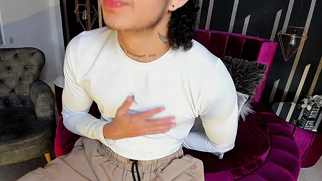JayTaylorr online show from May 7, 11:54 am