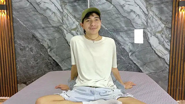 NoahWalker   online show from May 9, 11:22 am
